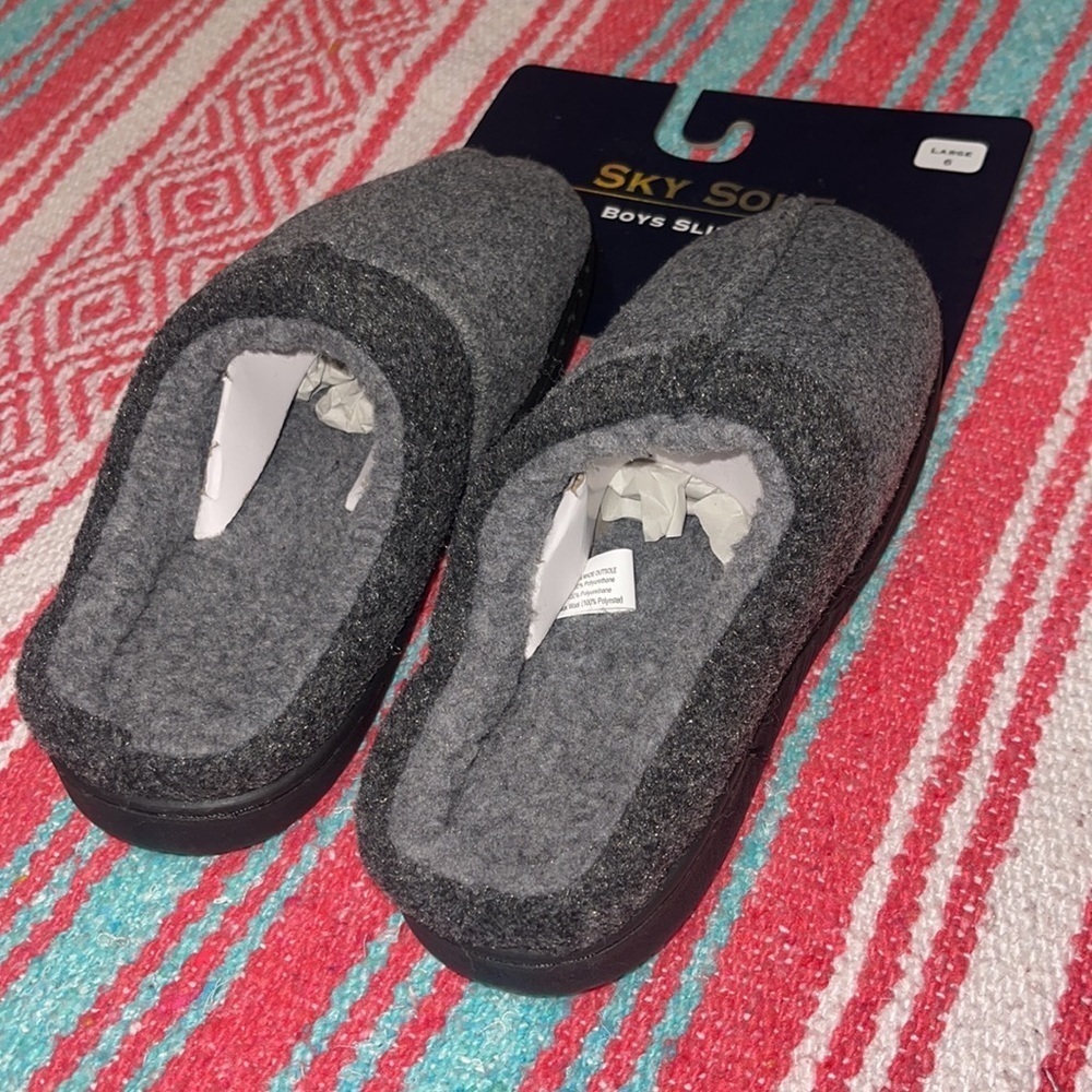 Brand New Never Used Sky Sole boys slippers size large 6 - Picture 2 of 4